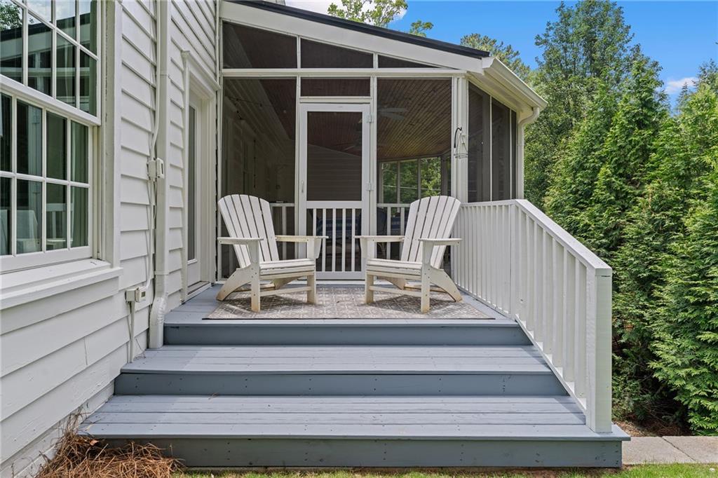 132 Peachtree Way NE