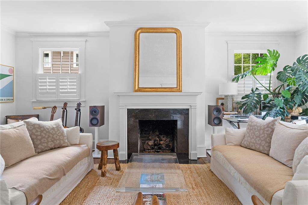 132 Peachtree Way NE