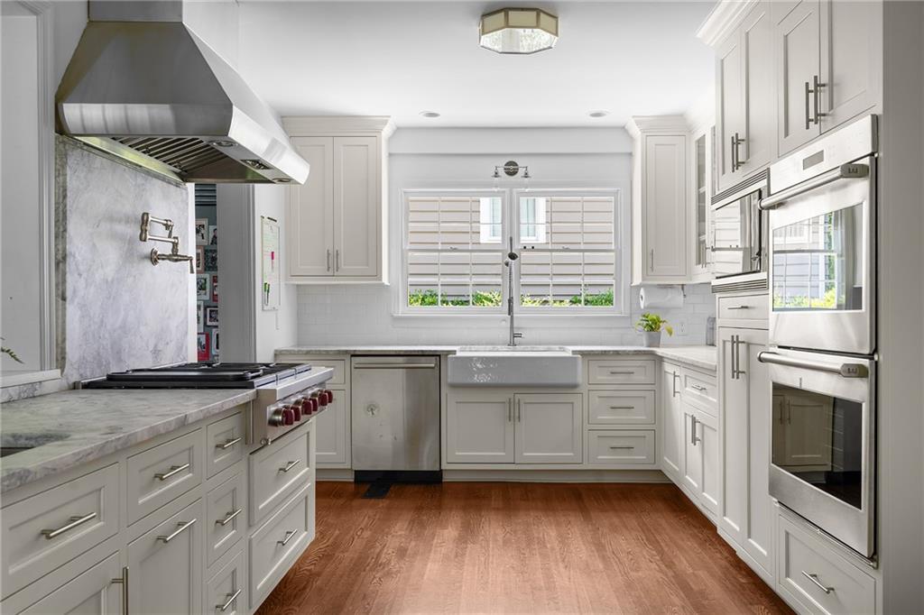 132 Peachtree Way NE
