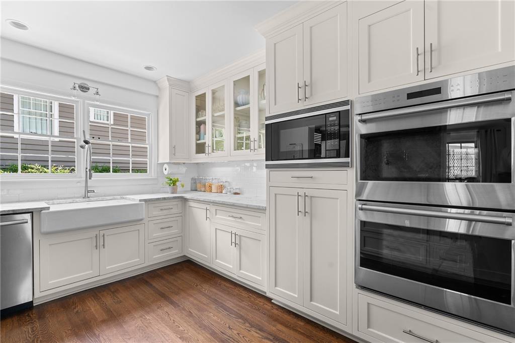 132 Peachtree Way NE