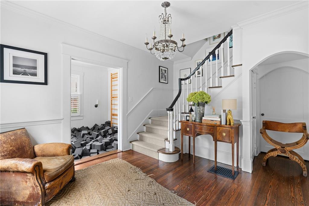 132 Peachtree Way NE