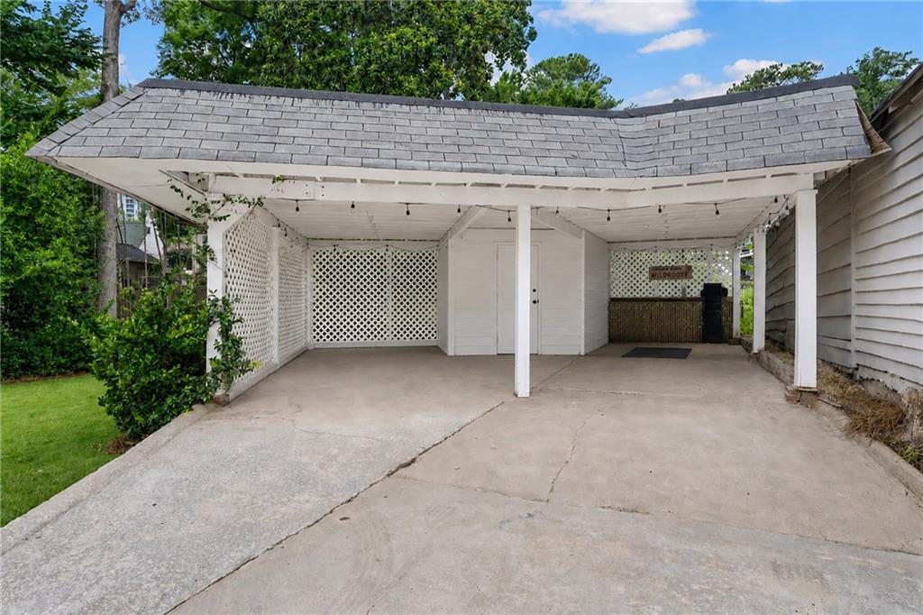 132 Peachtree Way NE