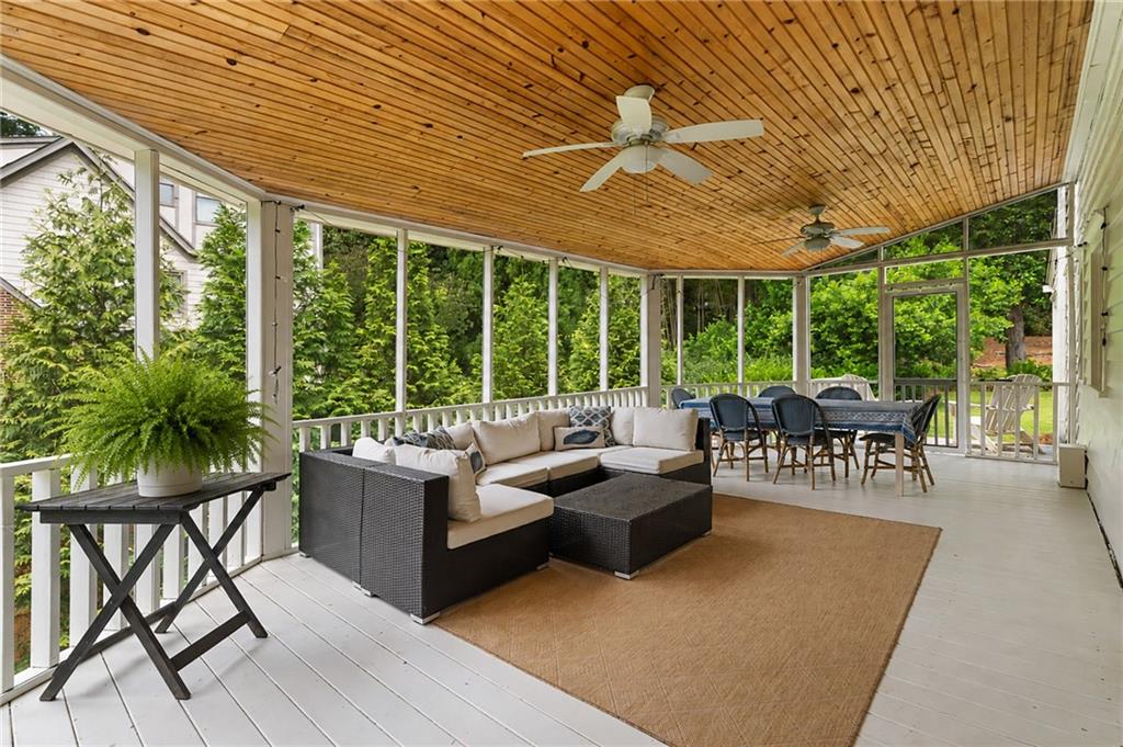 132 Peachtree Way NE