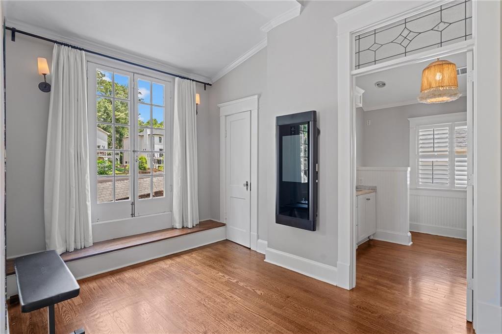 132 Peachtree Way NE