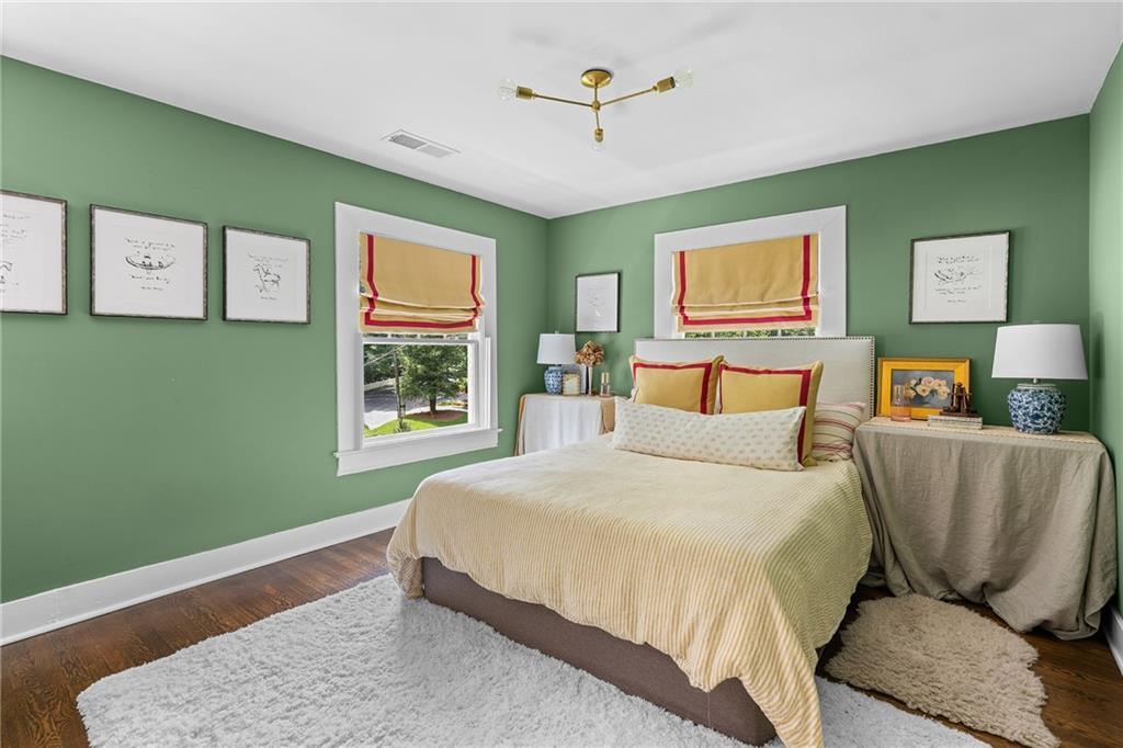 132 Peachtree Way NE