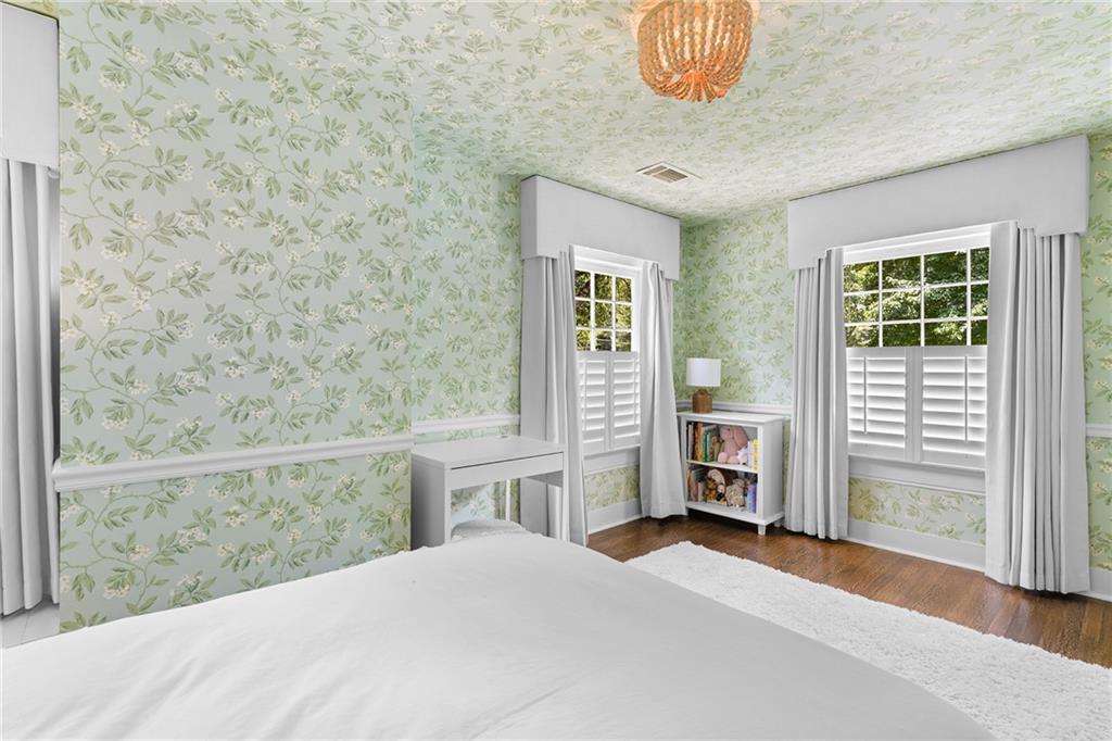 132 Peachtree Way NE