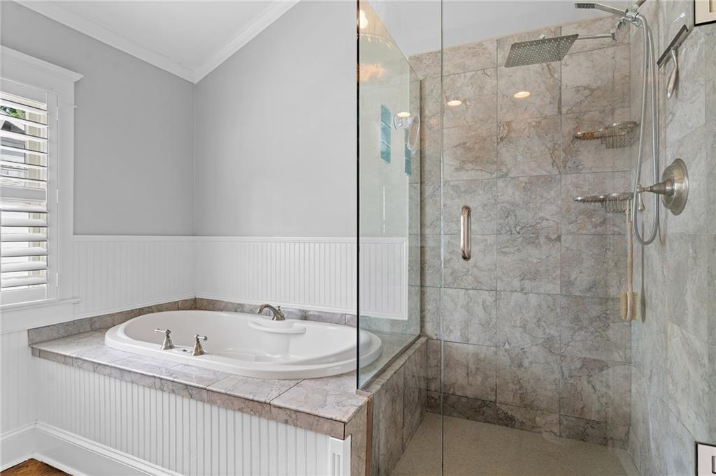 132 Peachtree Way NE