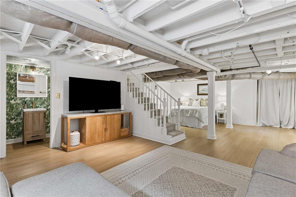 12 Arc Way NE