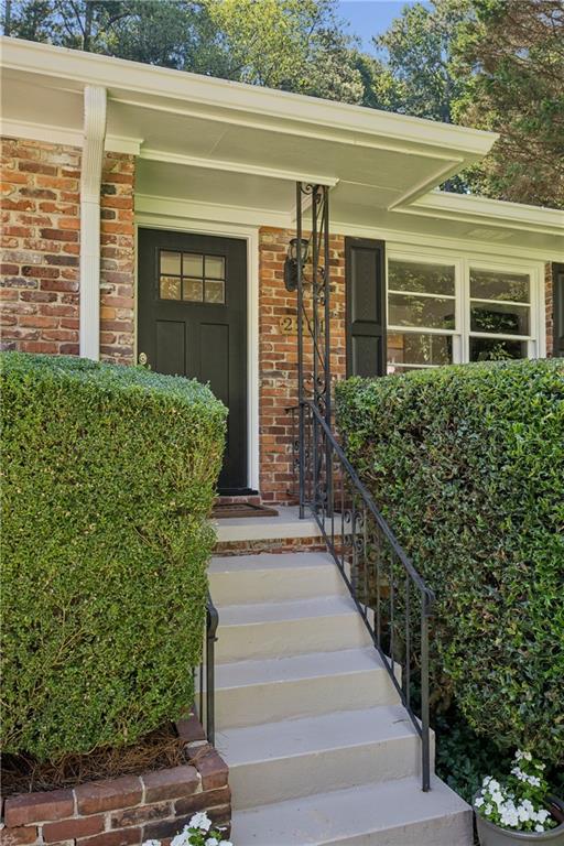 2201 Fairway Circle NE