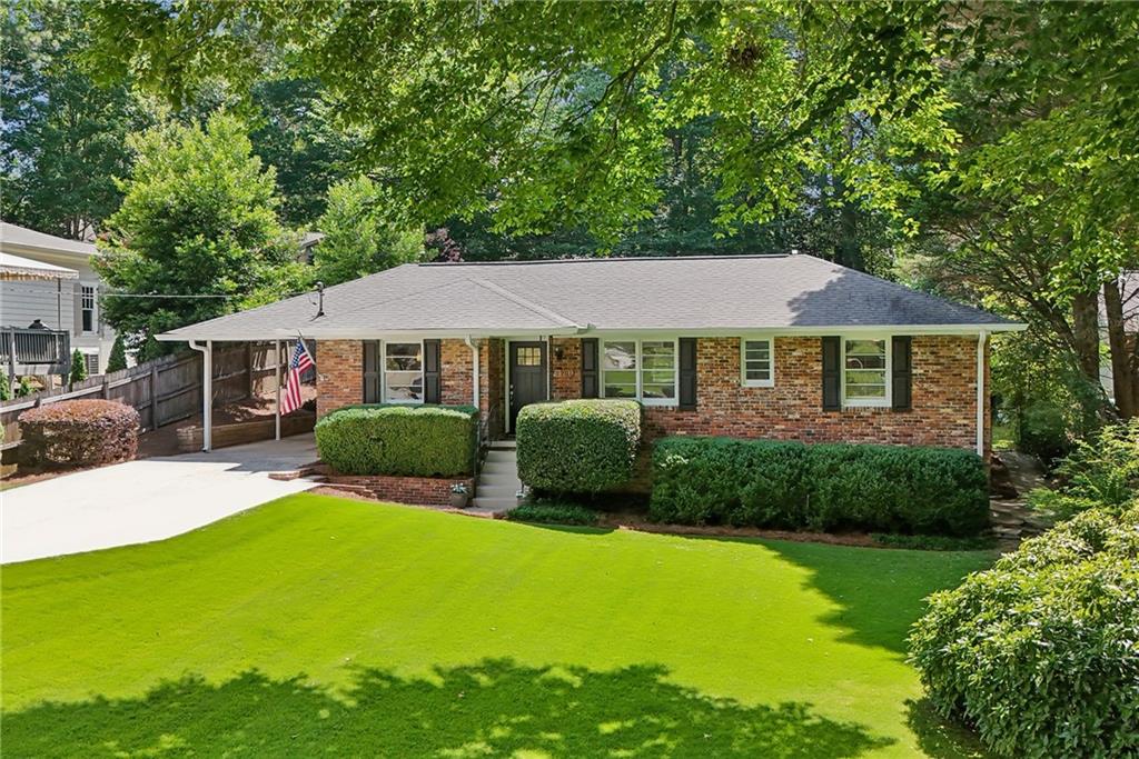 2201 Fairway Circle NE
