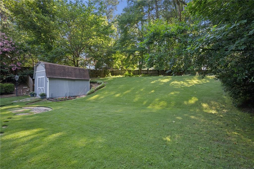2201 Fairway Circle NE