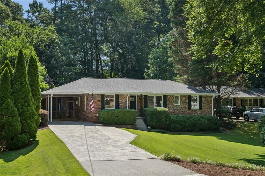 2201 Fairway Circle NE