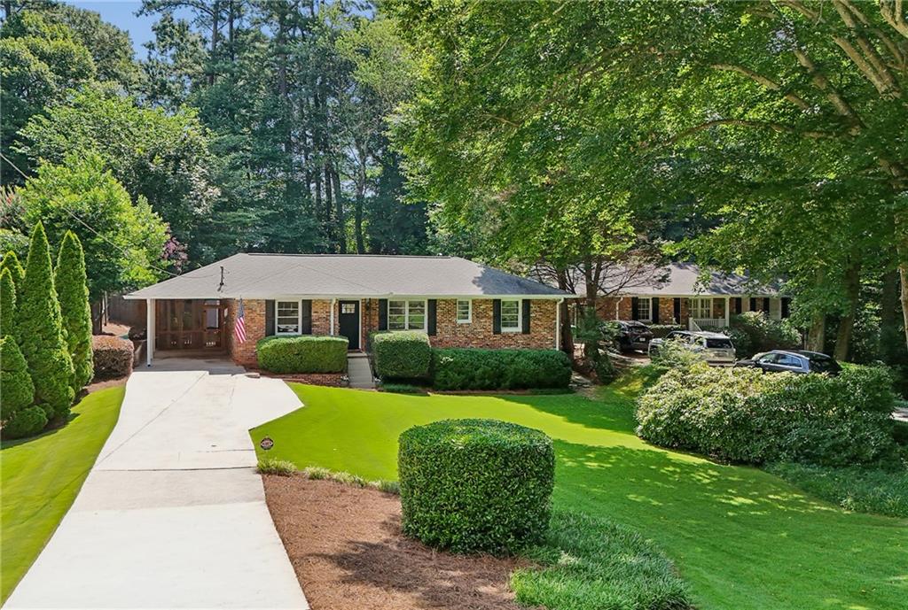 2201 Fairway Circle NE