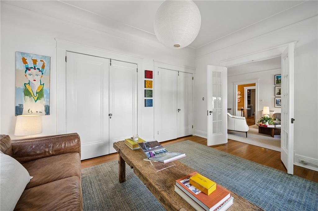 301 10th Street NE Unit 4
