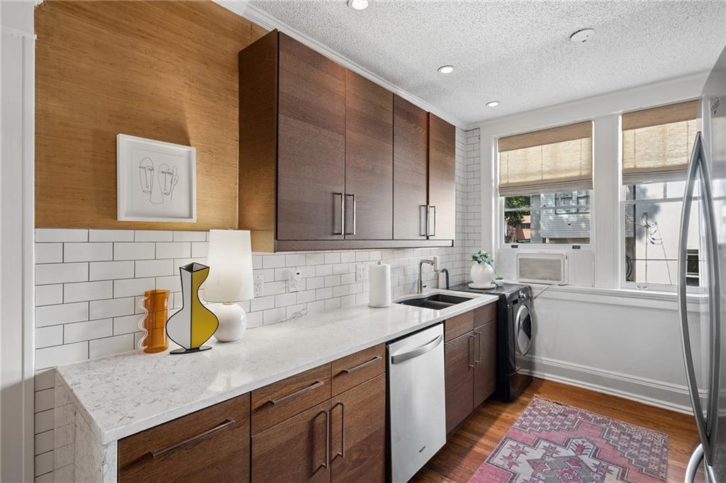 301 10th Street NE Unit 4