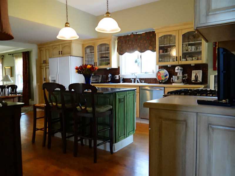 323 PROMENADE Avenue