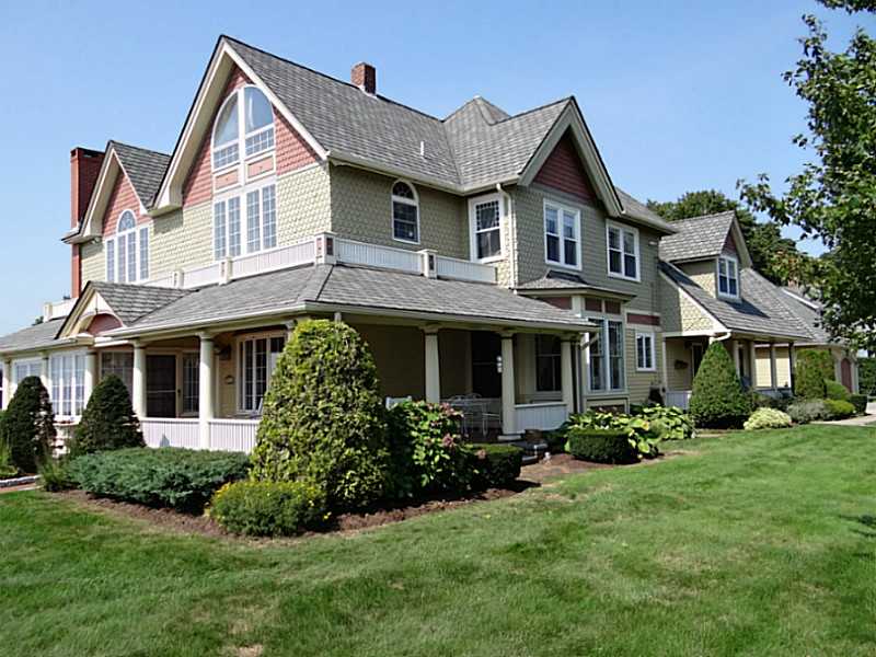 323 PROMENADE Avenue