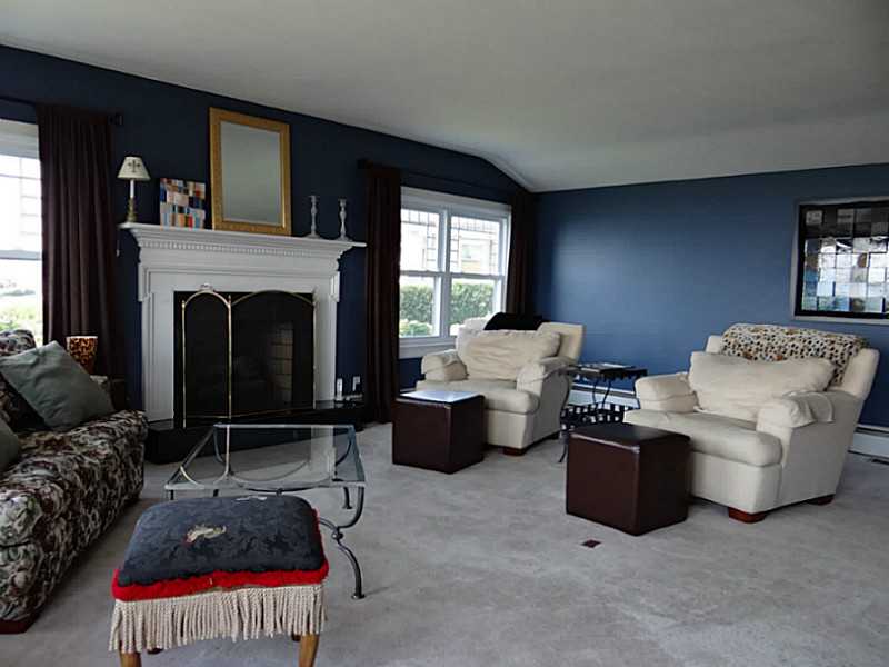 323 PROMENADE Avenue