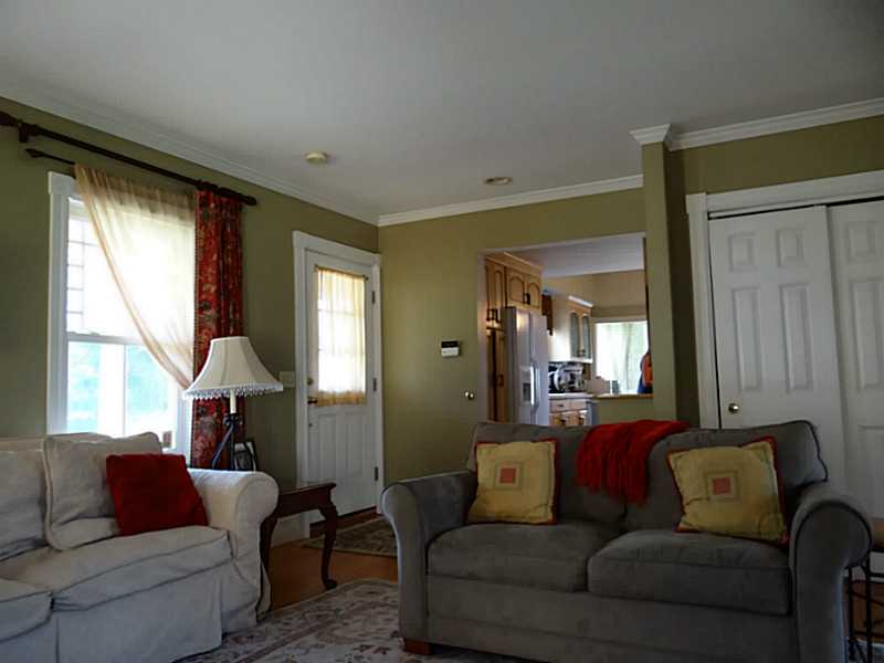 323 PROMENADE Avenue