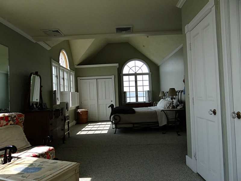 323 PROMENADE Avenue