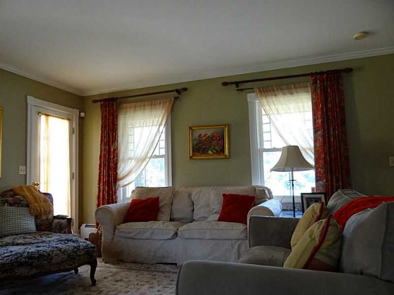 323 PROMENADE Avenue