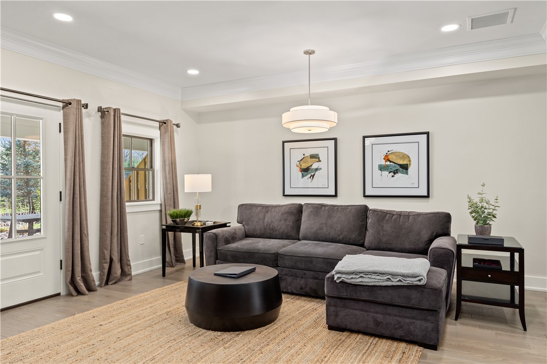 4 White Hawk Ridge