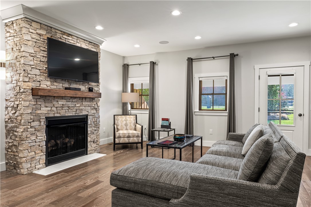 3 White Hawk Ridge Ridge