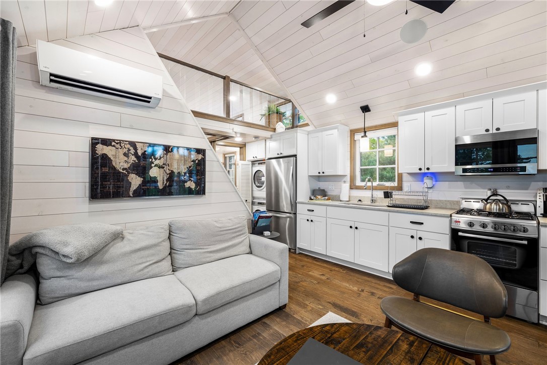 12 Alexander Circle TH2