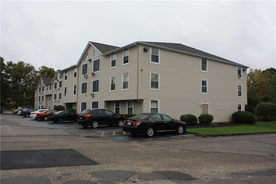 201 Woodlawn Avenue 303