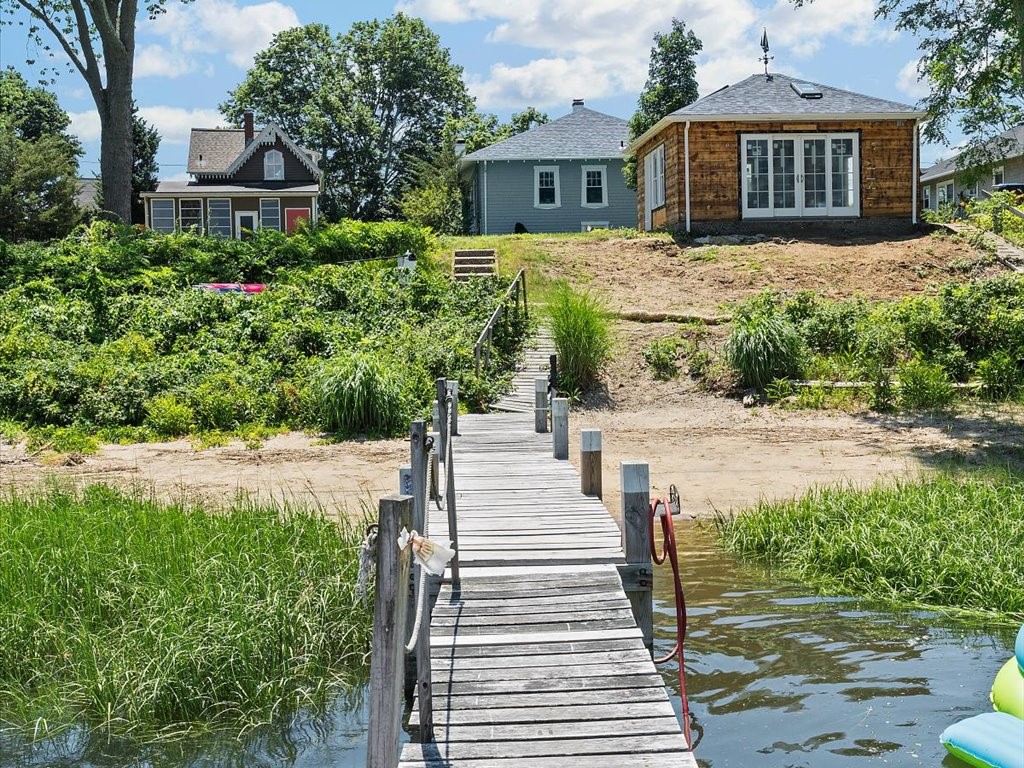 1102 Buttonwoods Avenue