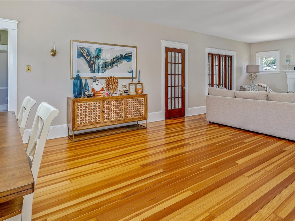 1102 Buttonwoods Avenue