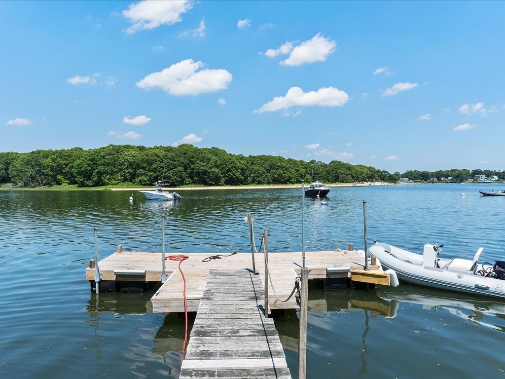 1102 Buttonwoods Avenue