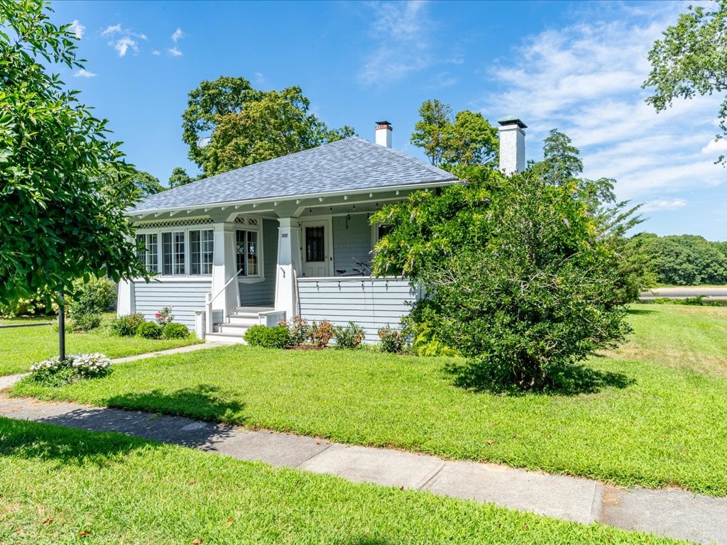 1102 Buttonwoods Avenue