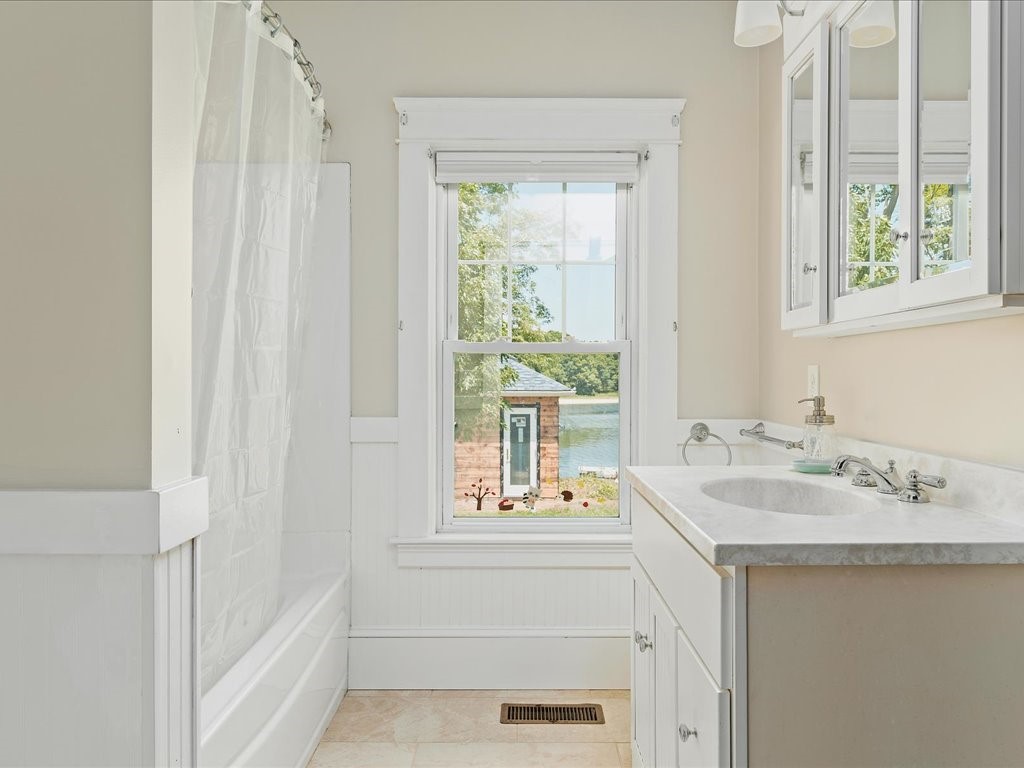 1102 Buttonwoods Avenue