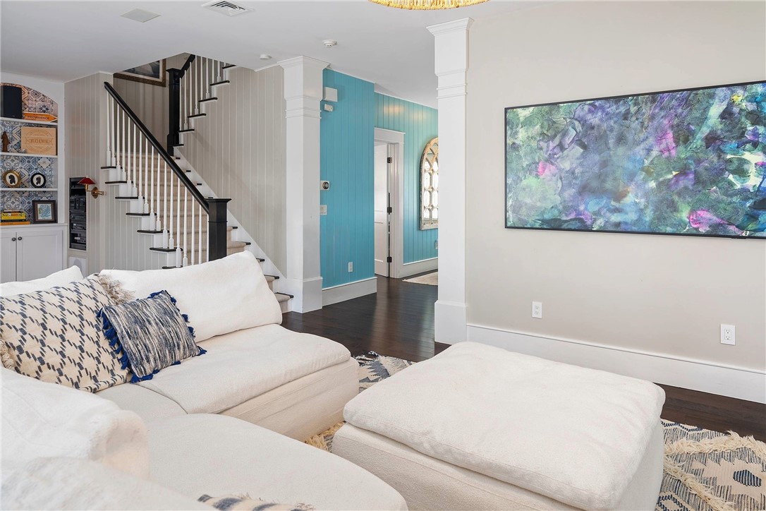 1090 BUTTONWOODS Road