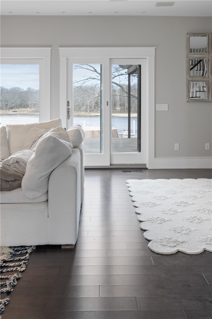 1090 BUTTONWOODS Road