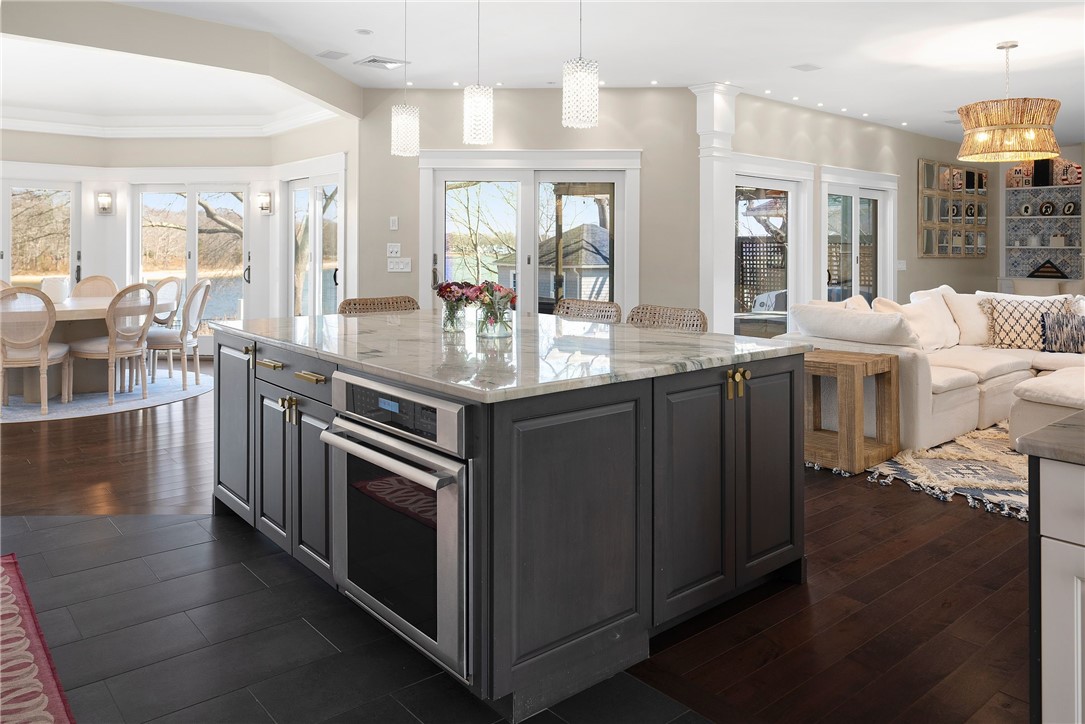 1090 BUTTONWOODS Road