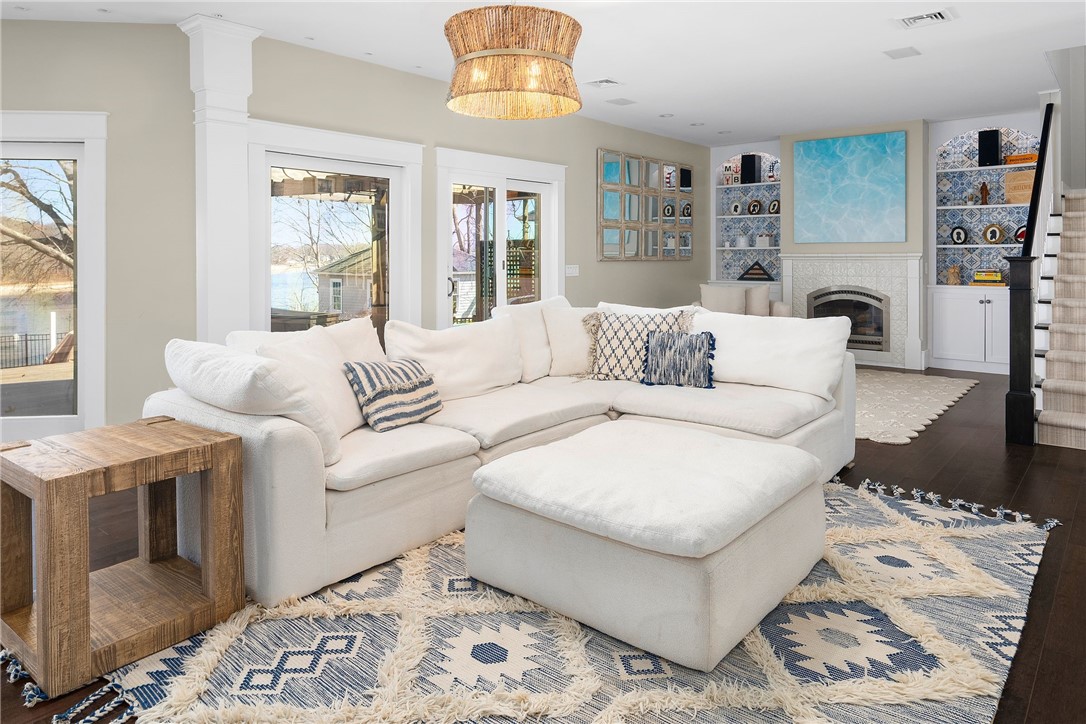 1090 BUTTONWOODS Road