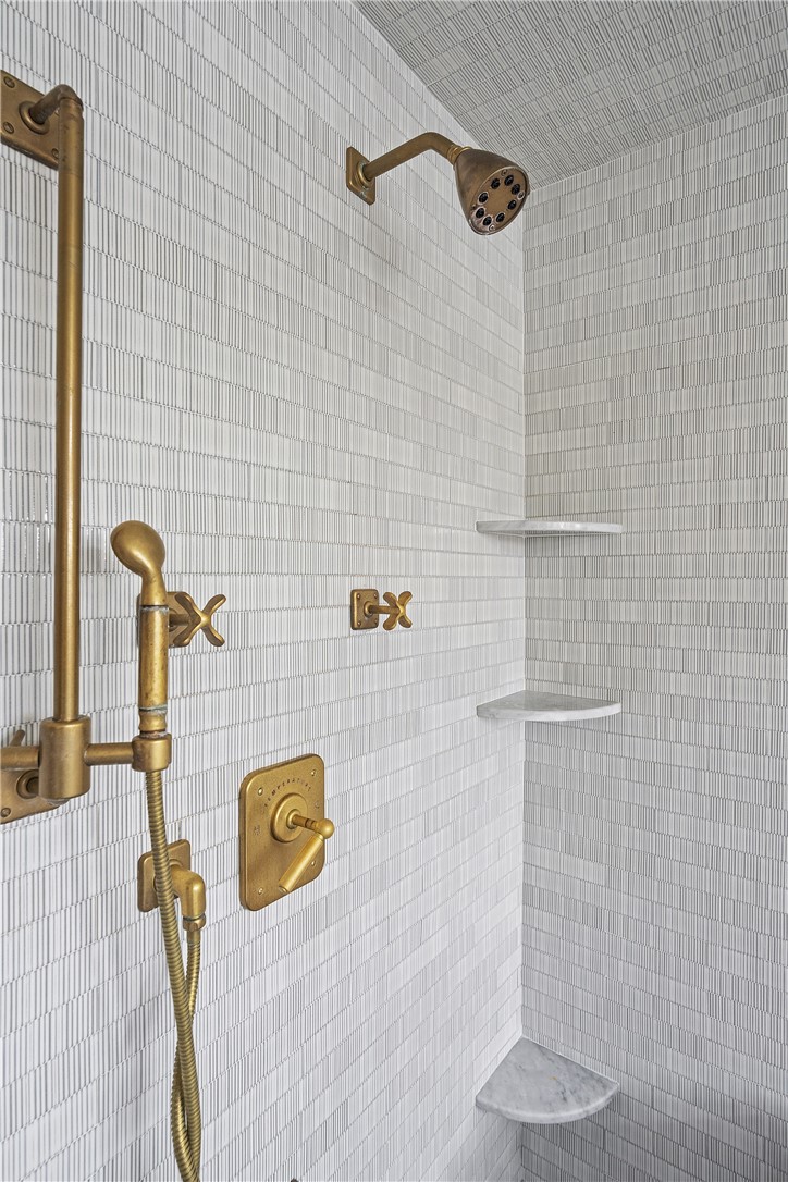 1090 BUTTONWOODS Road