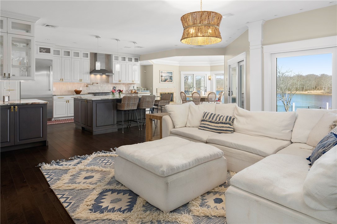 1090 BUTTONWOODS Road