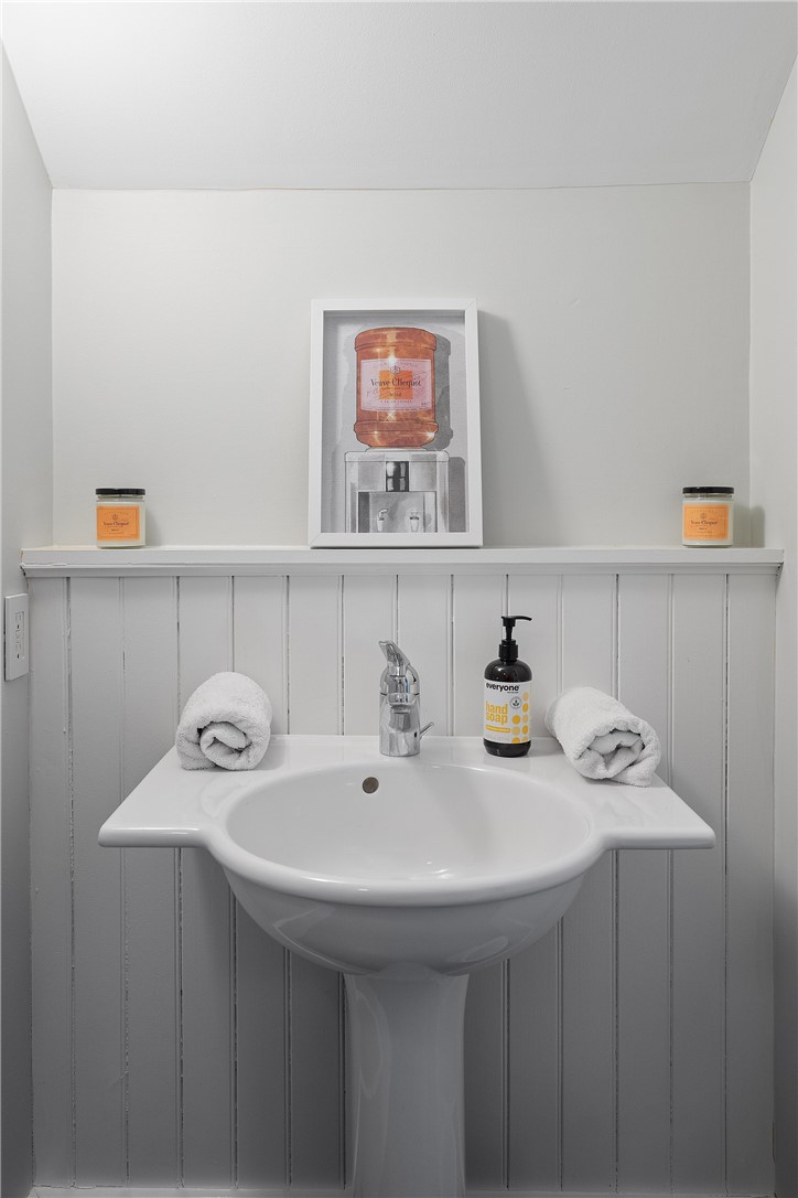 1090 BUTTONWOODS Road