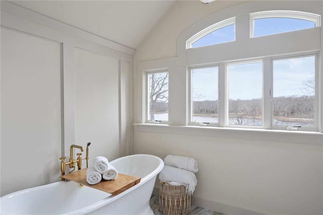 1090 BUTTONWOODS Road