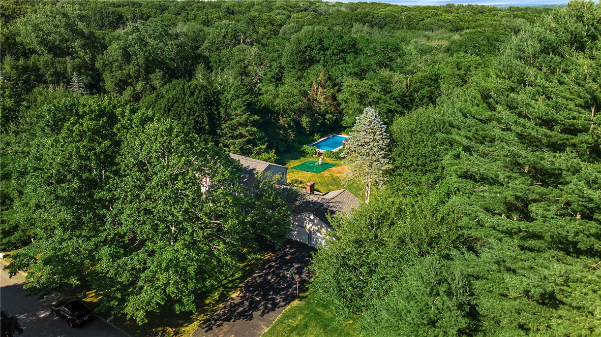 20 Adirondack Drive