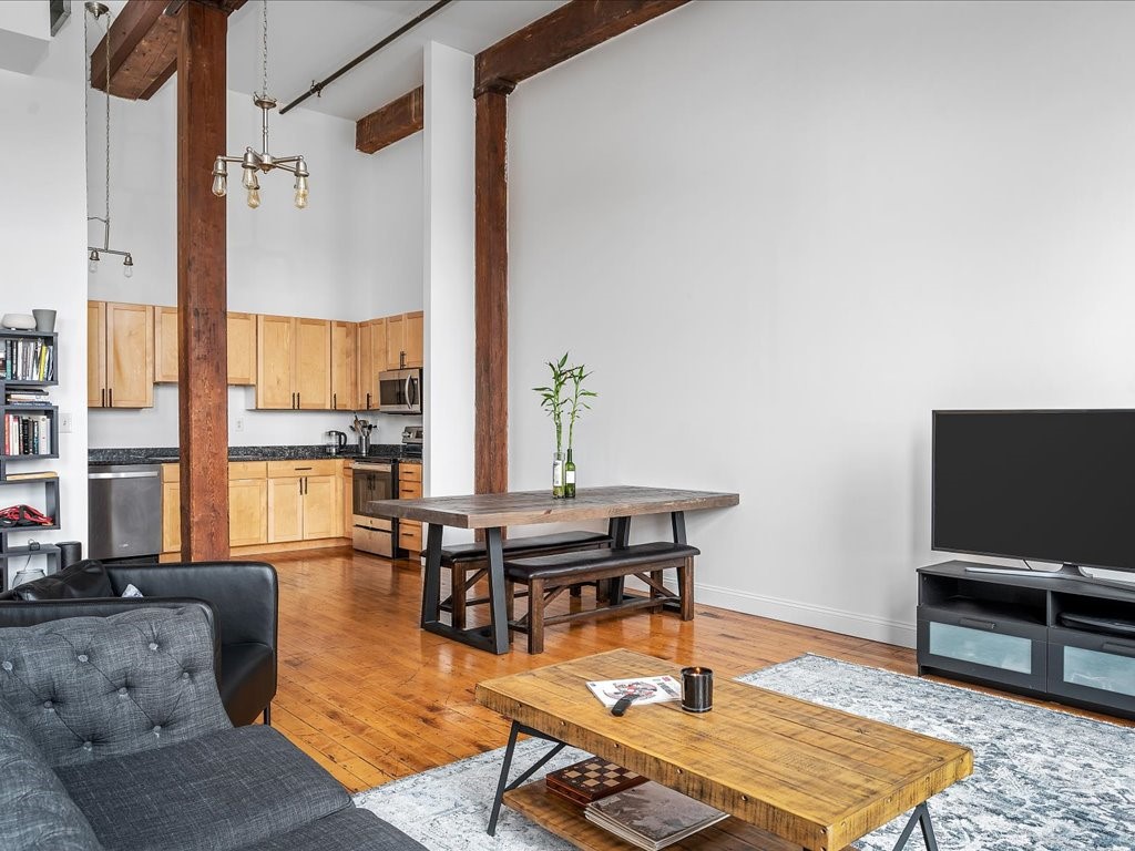 589 Atwells Avenue 33C