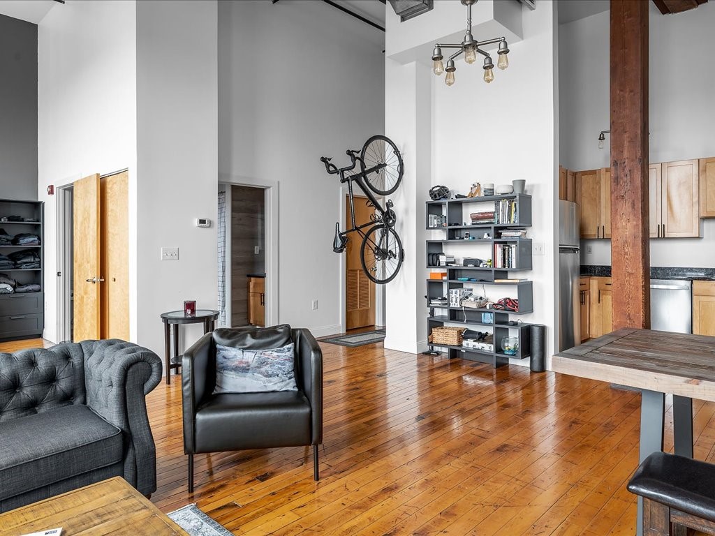 589 Atwells Avenue 33C