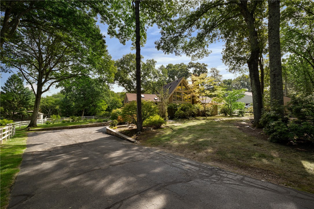 40 Moosehorn Road