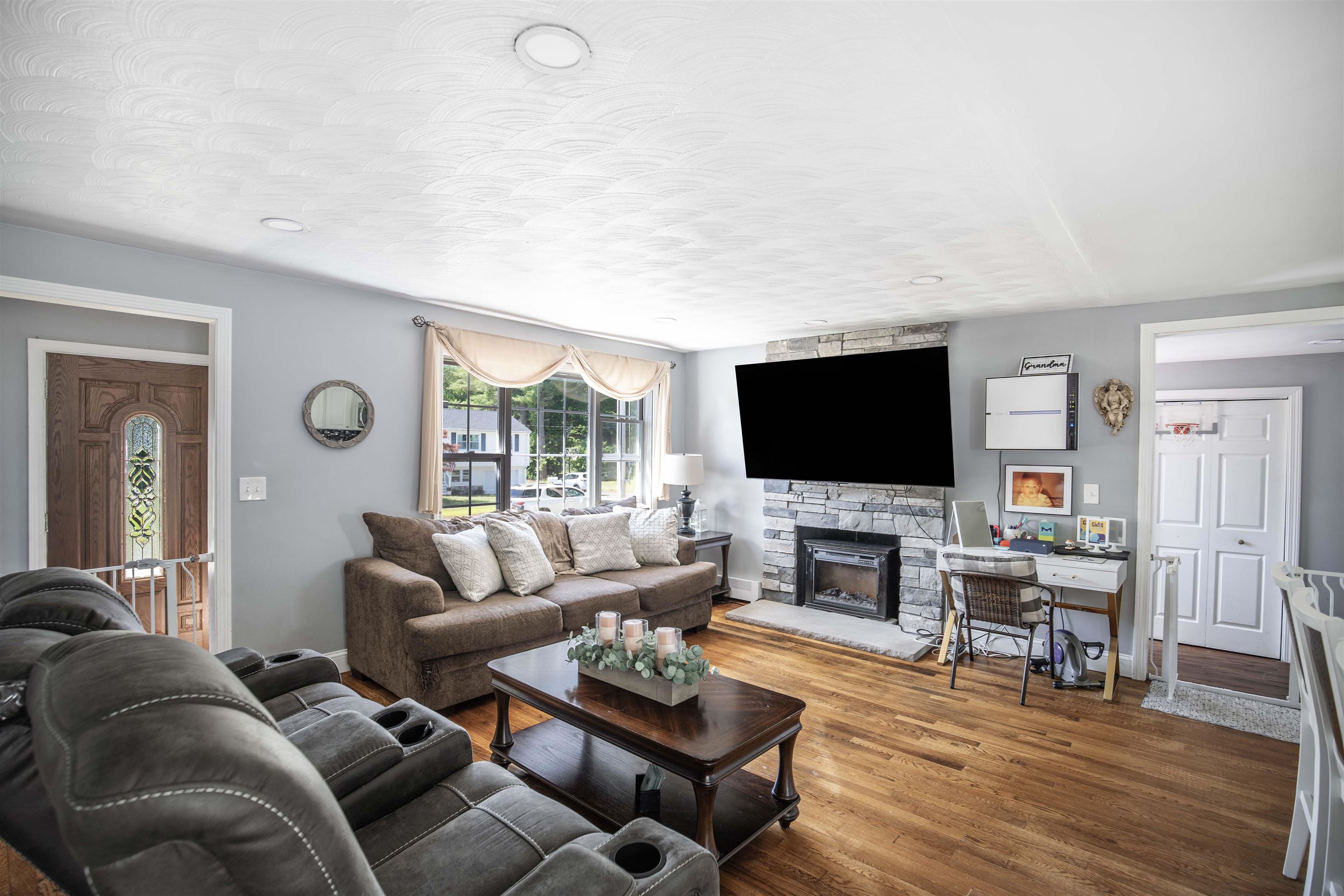 6 Barron Avenue