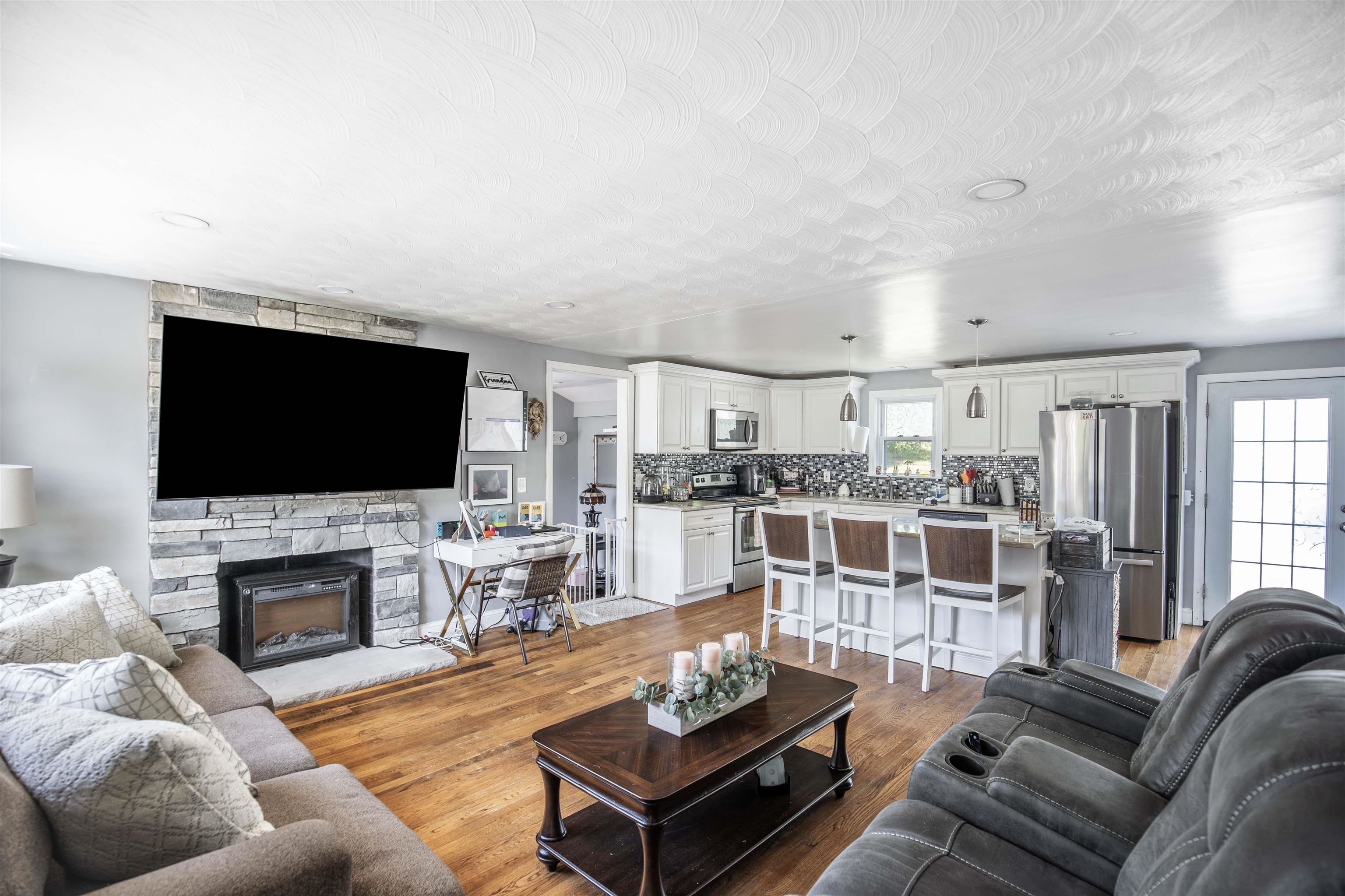 6 Barron Avenue