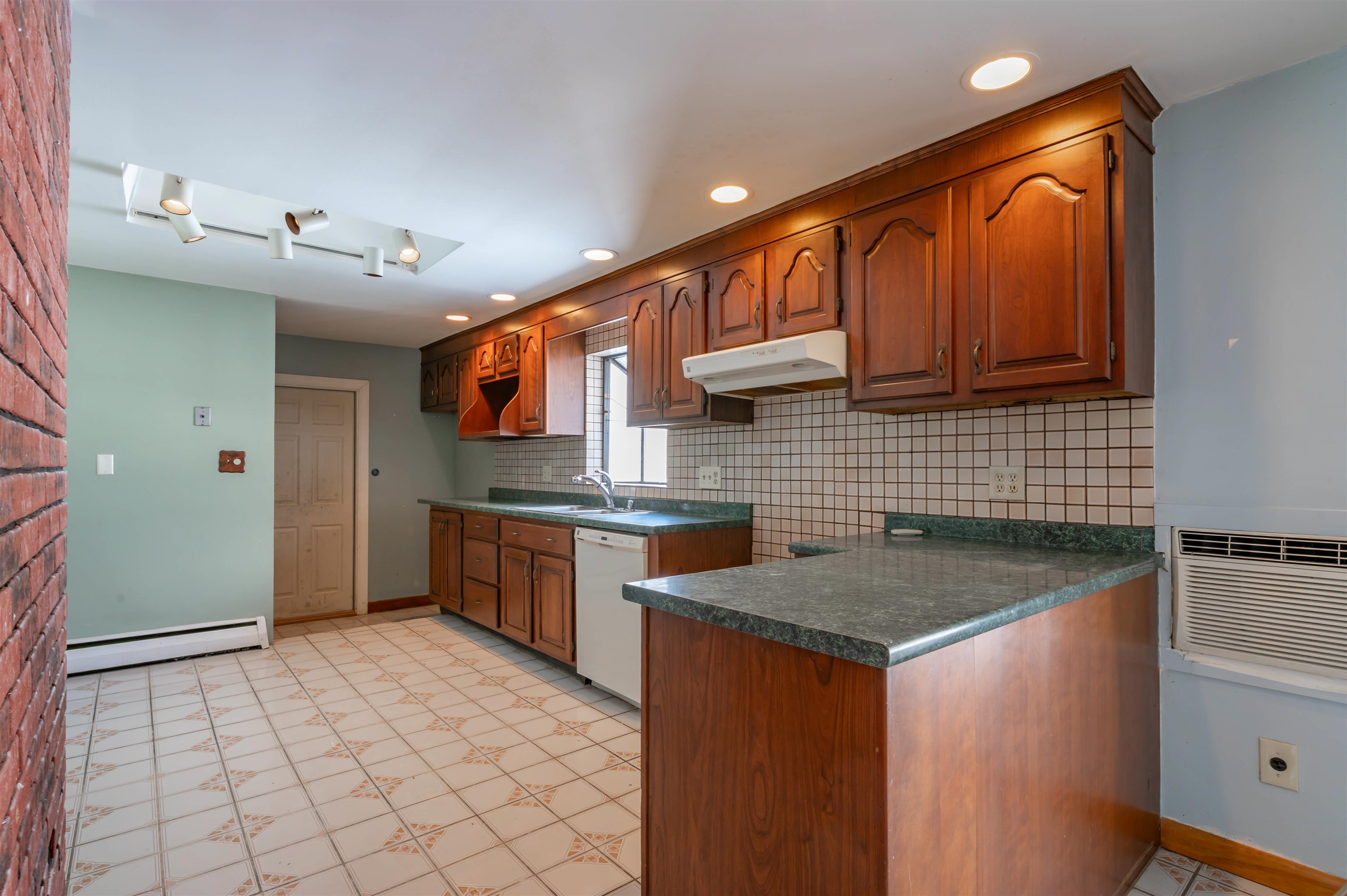 190 Knollwood Avenue