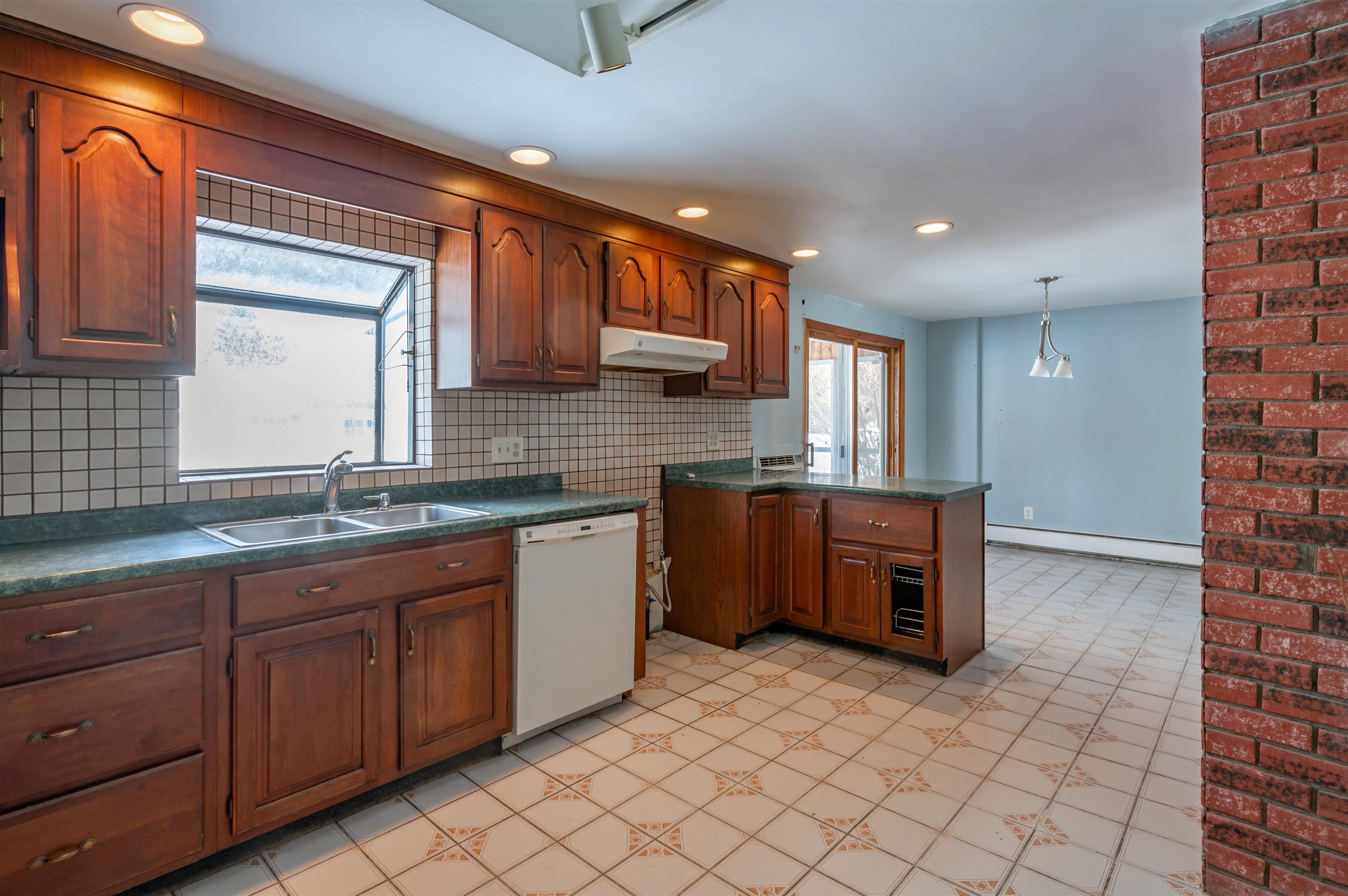 190 Knollwood Avenue